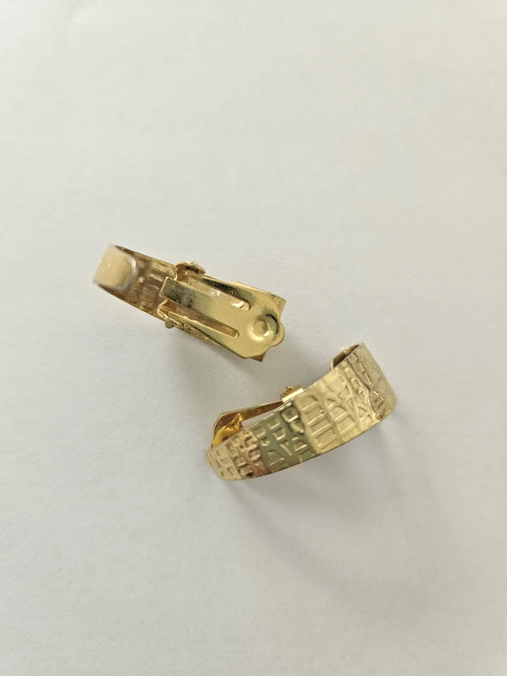 Vintage Gold Textured Clip Hoop Earrings 80s Retro Minimalist Feminine Work